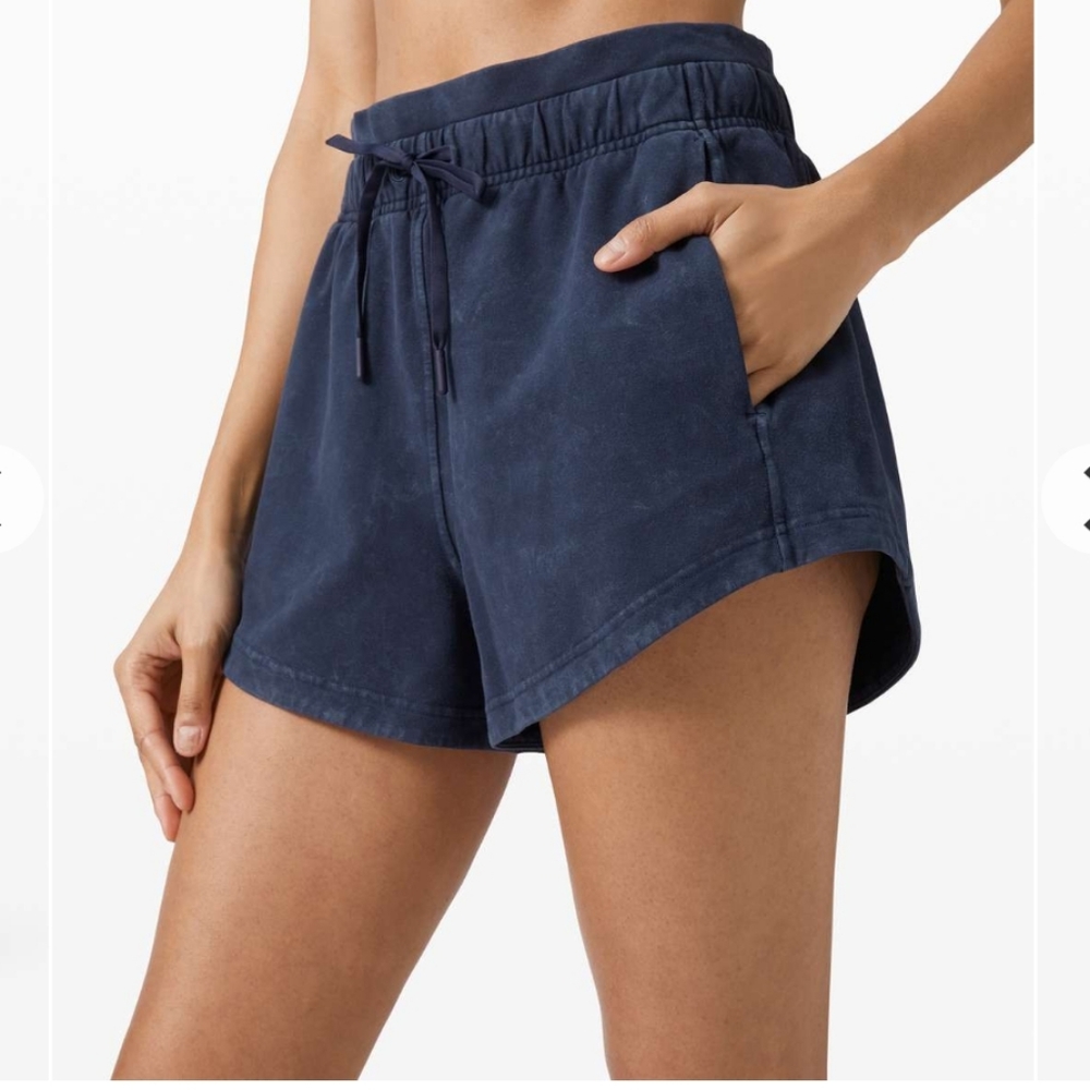 Lululemon inner glow shorts